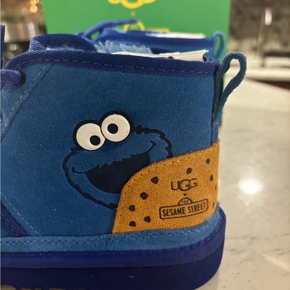 UGG X SESAME STREET Elmo Cookie Monster Blue Little Kids Boots 1-3Y - Picture 2 of 8
